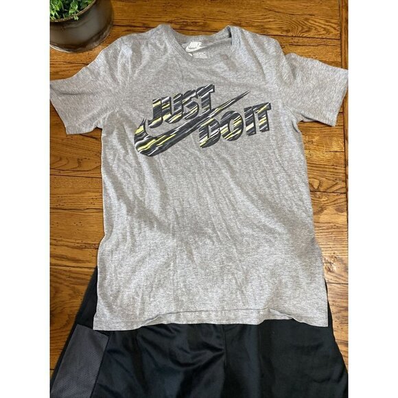 Nike "Just Do It" T-Shirt Men's Size M Rebook Shorts  Small - Picture 2 of 10